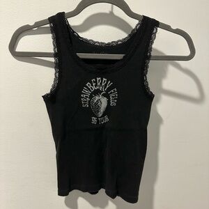 BRANDY MELVILLE Strawberry Fields 96’ Tour lace trim tank
